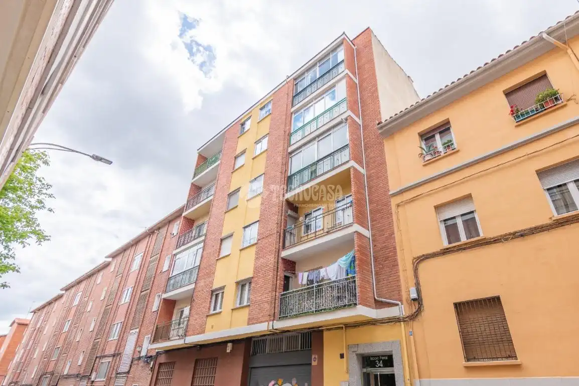 Vista exterior de Piso de alquiler en Salamanca con Calefacción y Balcón