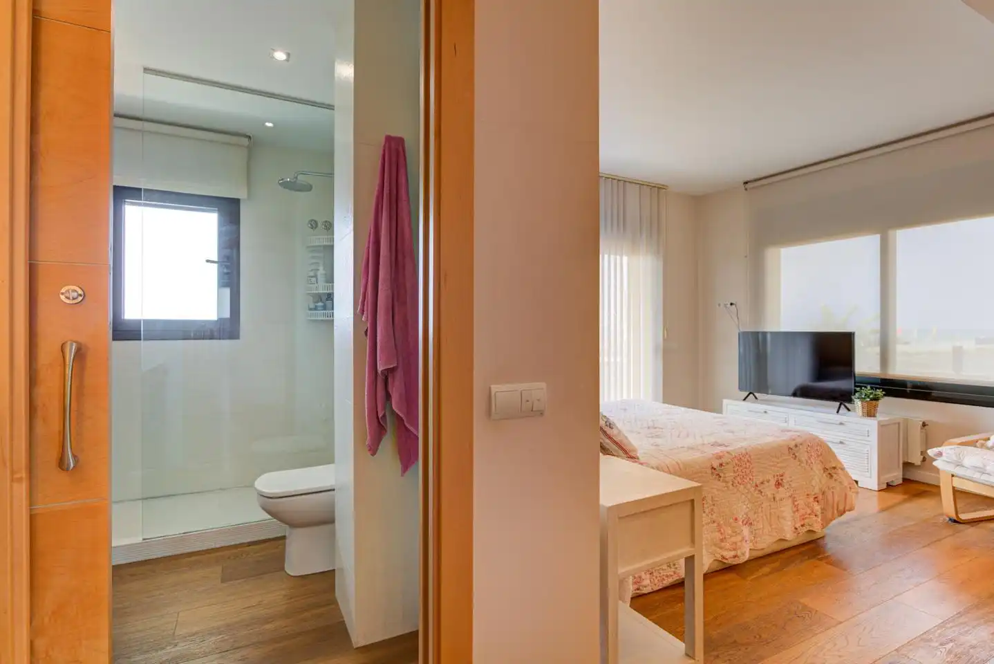 Schlafzimmer von Haus oder Chalet zum Verkauf in Castelldefels mit Klimaanlage, Heizung und Privatgarten