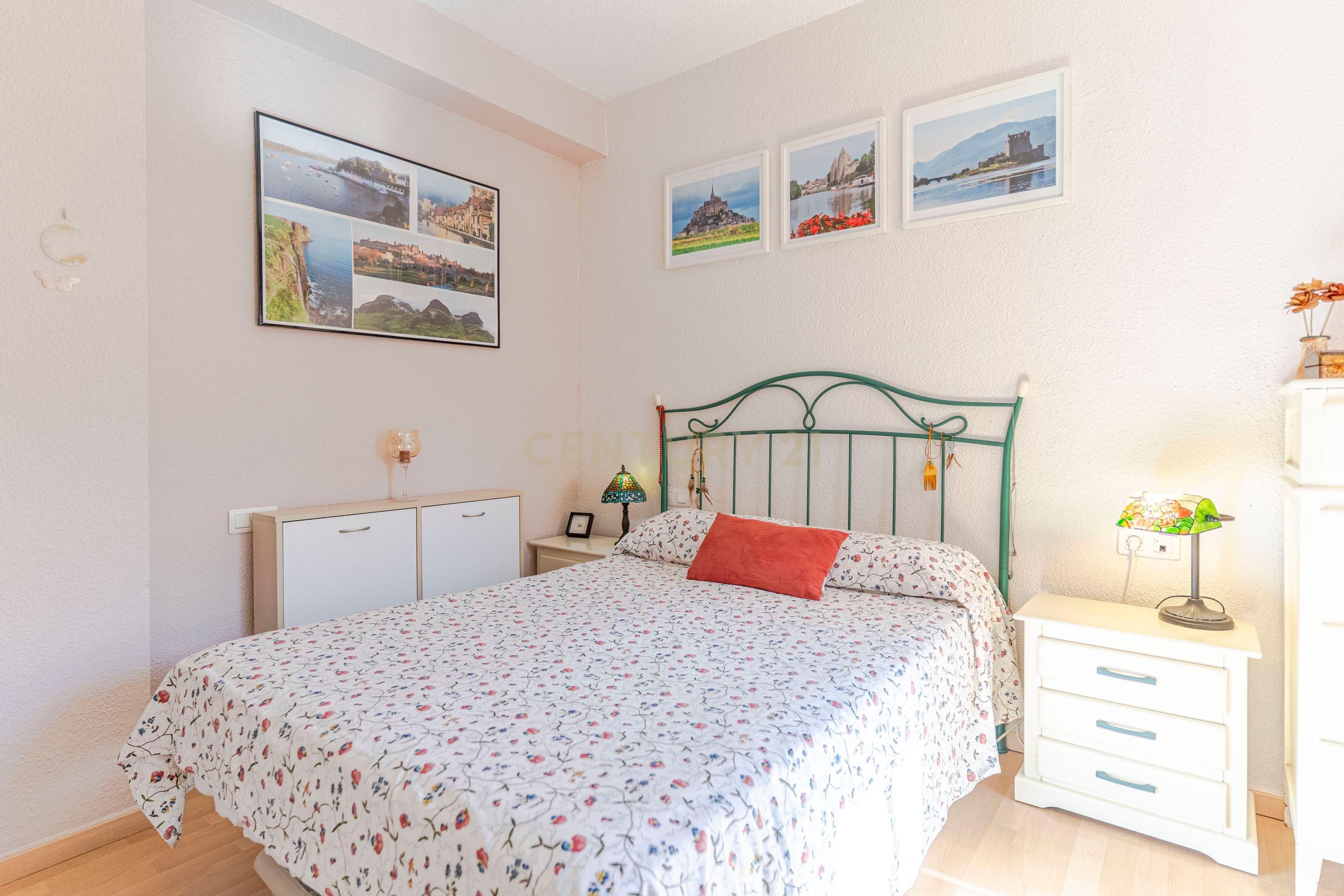 Habitación de Apartamento en venta en  Granada Capital con Balcón