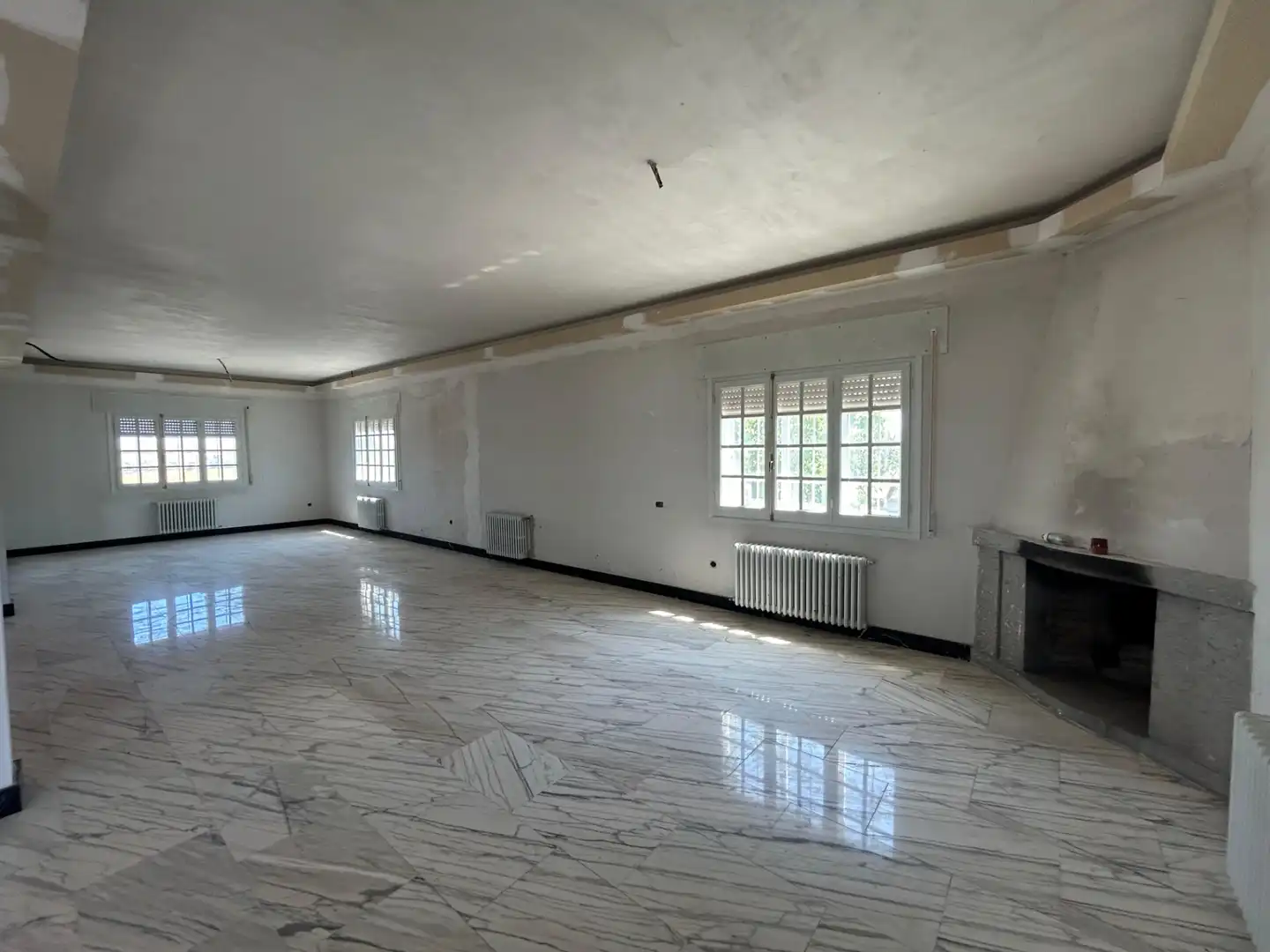 Sala d'estar de Casa o xalet en venda en San Cristóbal de Segovia amb Calefacció, Jardí privat i Terrassa