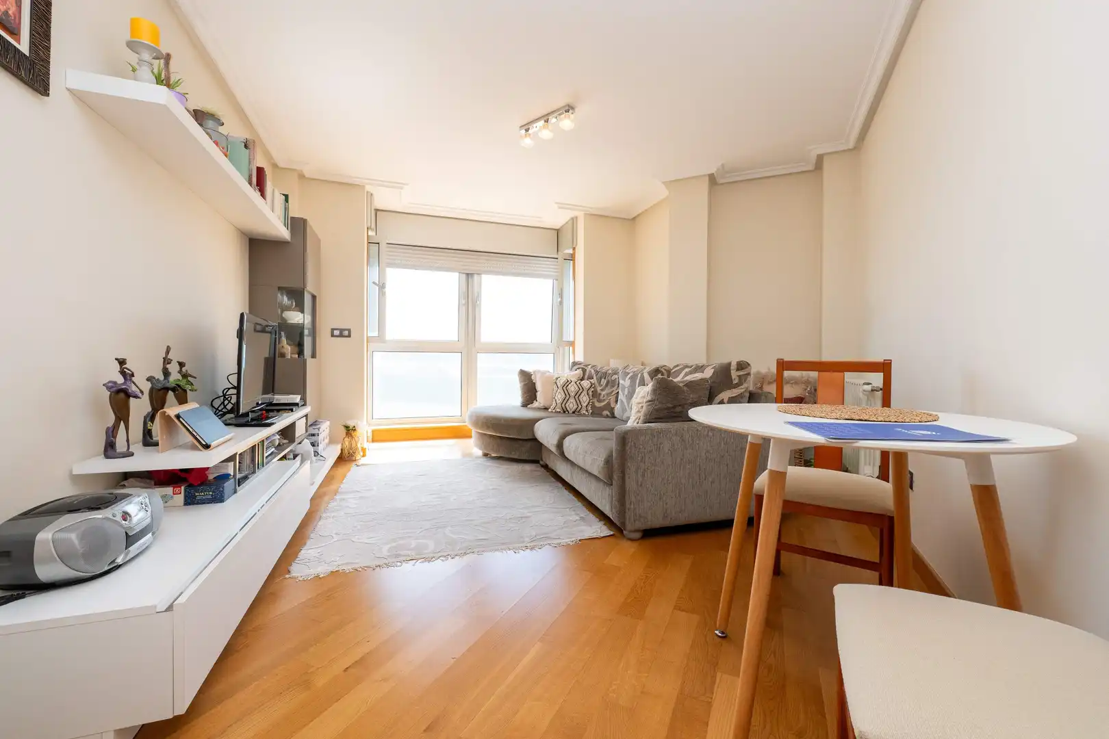Living room of Apartments for sale in A Coruña Capital   with Heating, Parquet flooring and Storage room