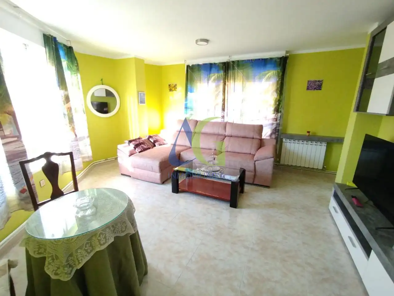 Sala d'estar de Pis en venda en Villaquilambre amb Calefacció i Traster