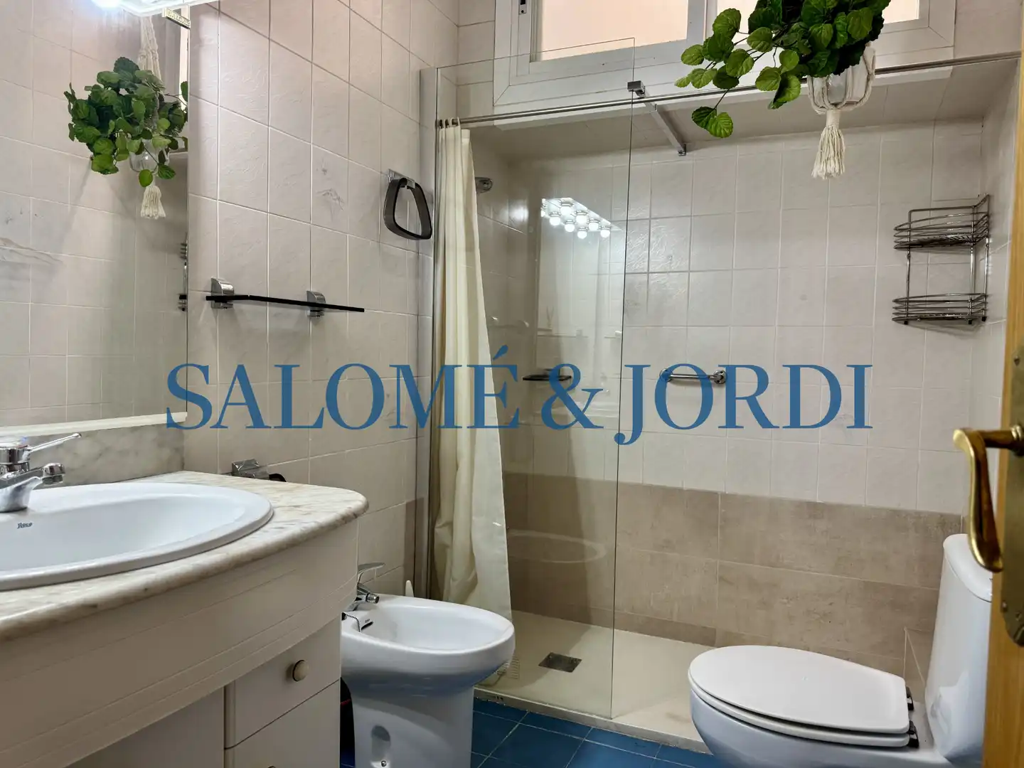 Baño de Piso en venta en Mataró con Calefacción, Terraza y Balcón