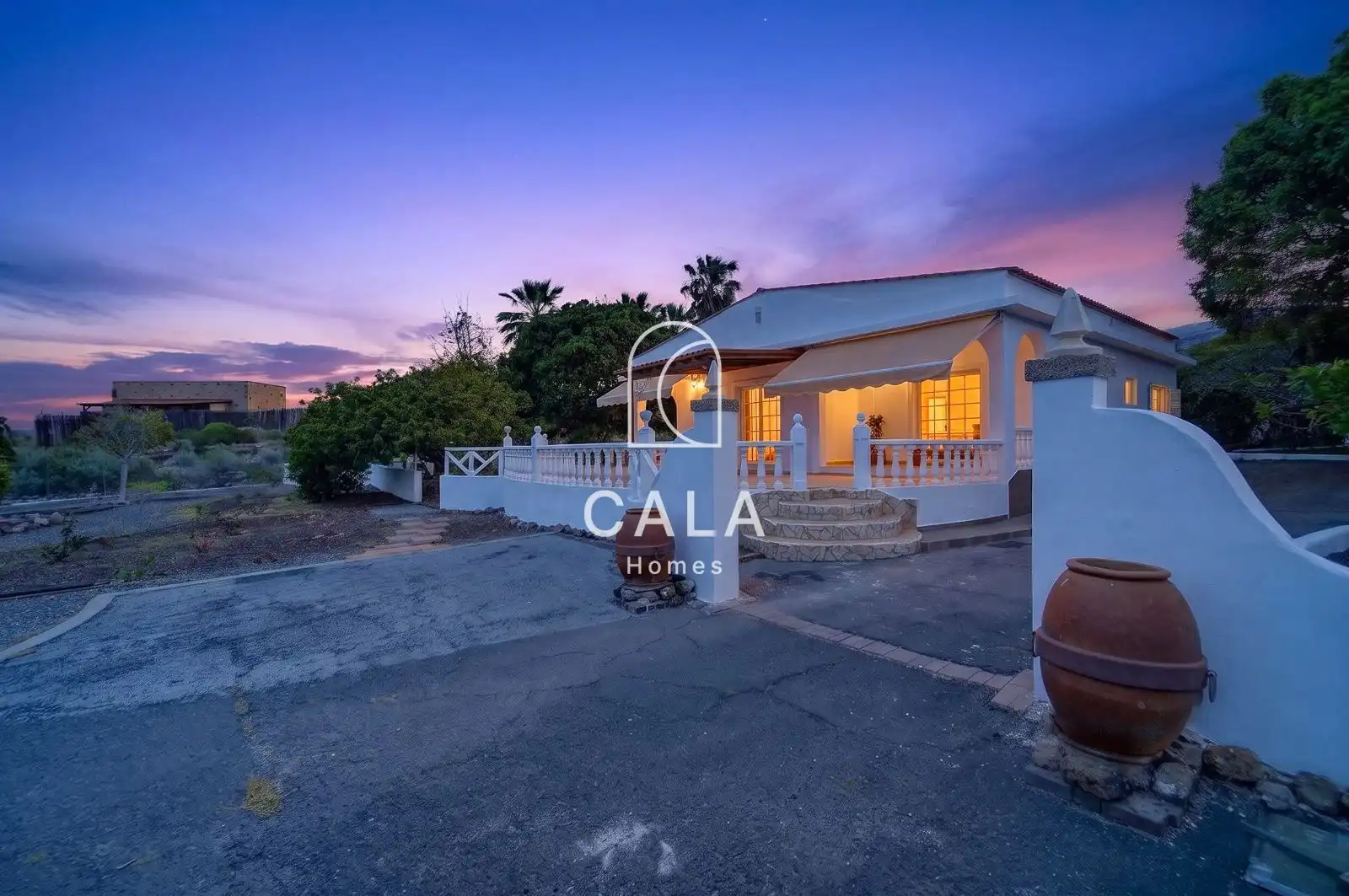 Vista exterior de Casa o xalet en venda en Guía de Isora amb Aire condicionat, Calefacció i Jardí privat