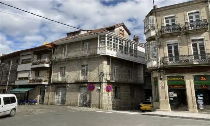 Vista exterior de Casa adosada en venda en Ribadavia amb Traster i Alarma