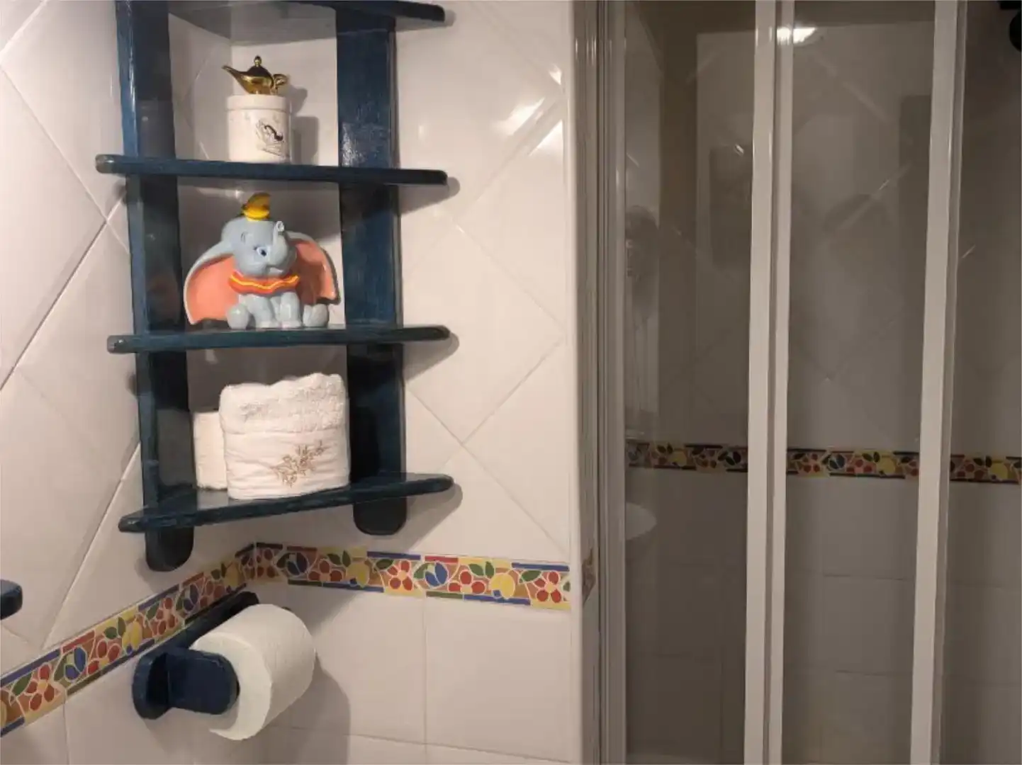 Baño de Piso en venta en Frigiliana con Aire acondicionado y Amueblado