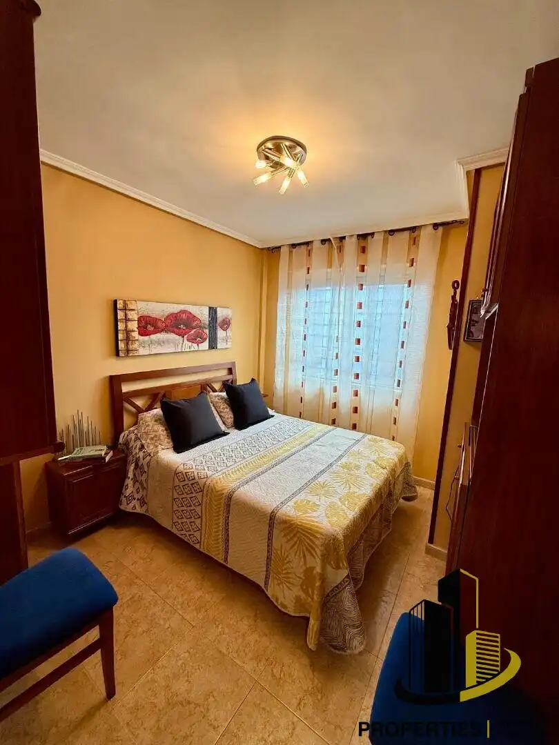 Bedroom of Flat for sale in Ledrada
