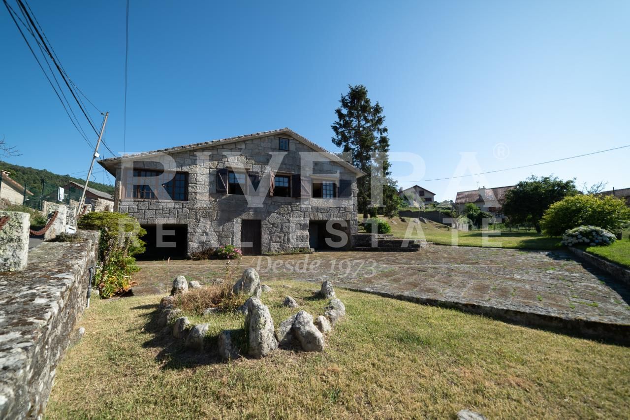 Vista exterior de Casa o xalet en venda en Baiona amb Calefacció i Jardí privat