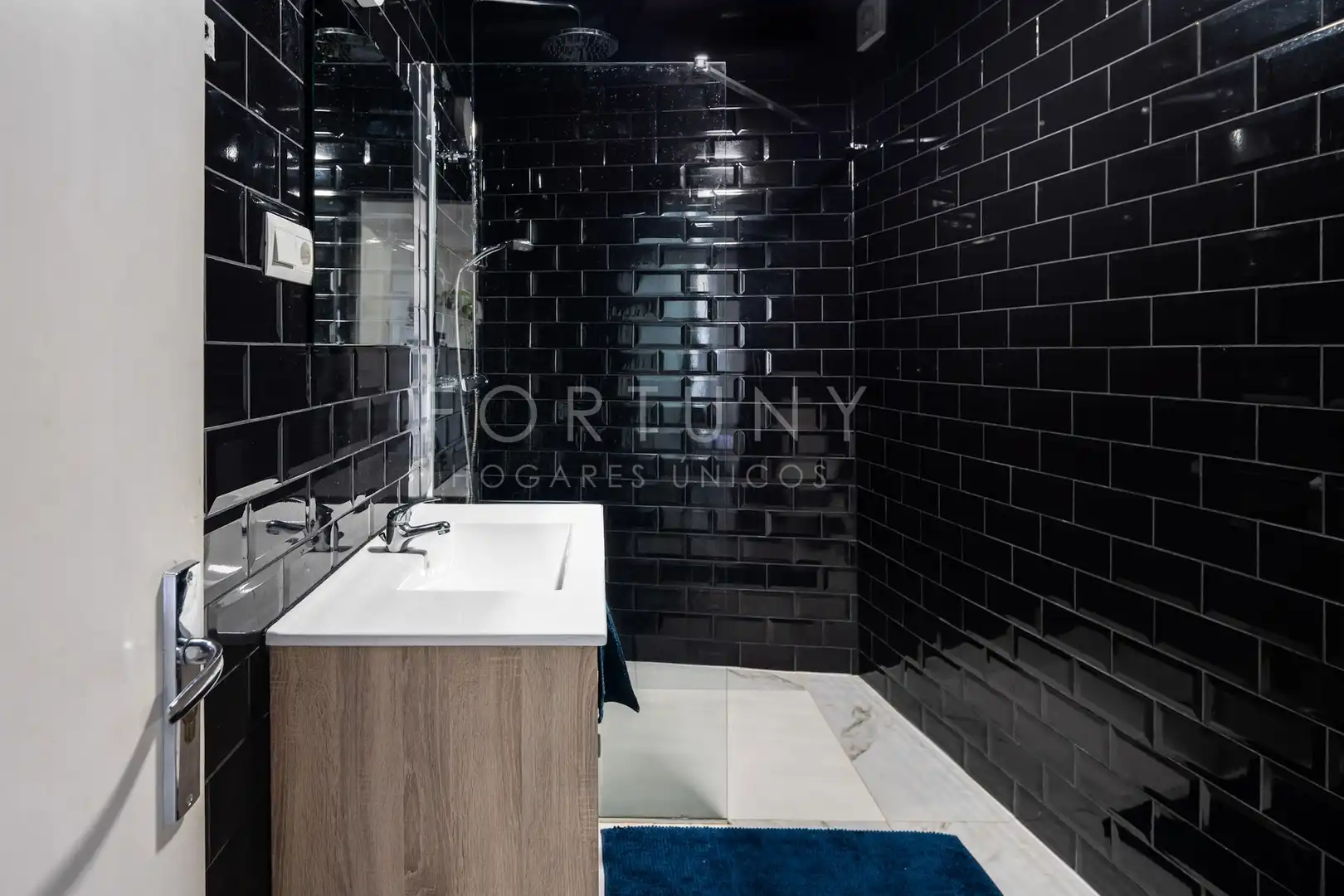 Bathroom of Flat for sale in Málaga  with Air Conditioner, Terrace and Furnished