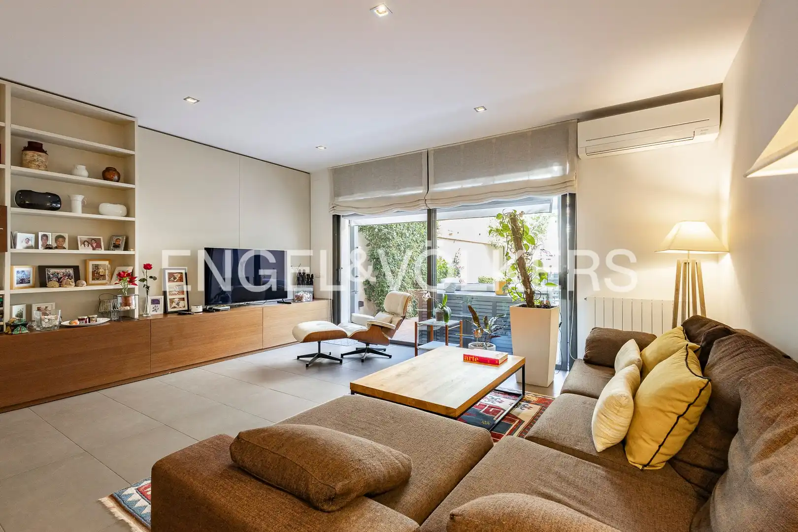 Sala d'estar de Casa o xalet en venda en Barcelona amb Aire condicionat, Calefacció i Terrassa