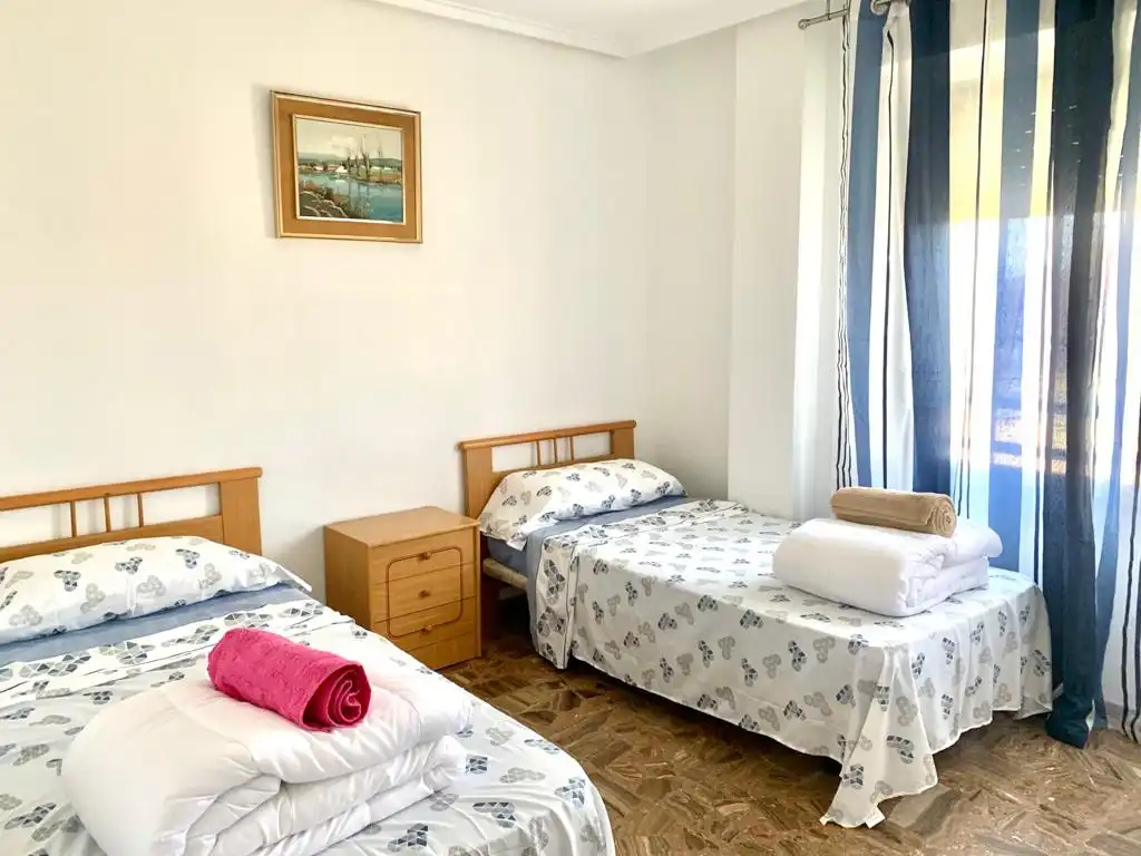 Dormitori de Apartament en venda en Alicante / Alacant amb Aire condicionat, Terrassa i Moblat