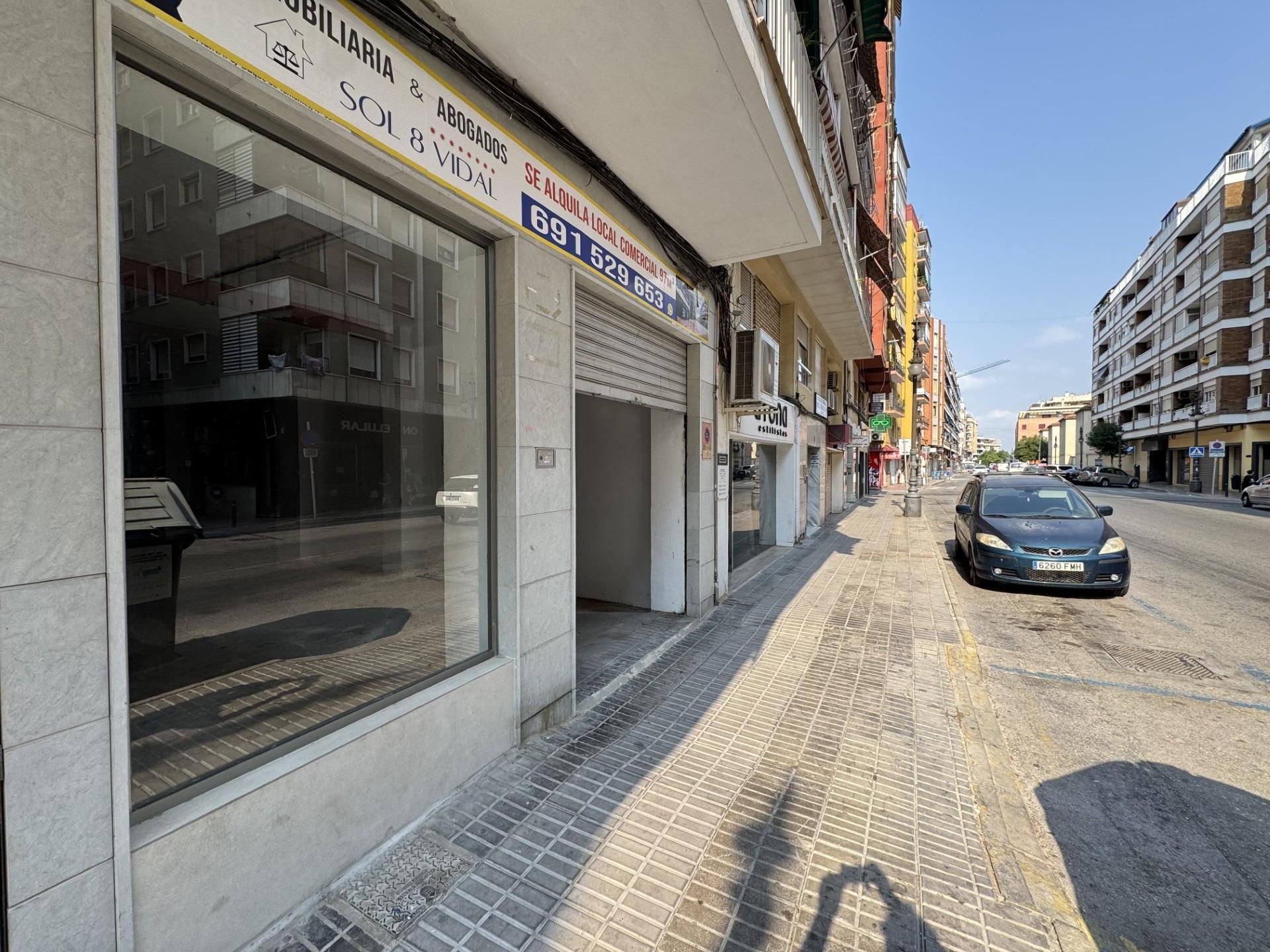 Vista exterior de Local de alquiler en Orihuela