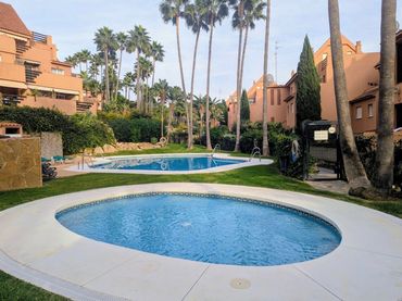 Pis amb piscina en venda a Casares Golf - Casares del Sol