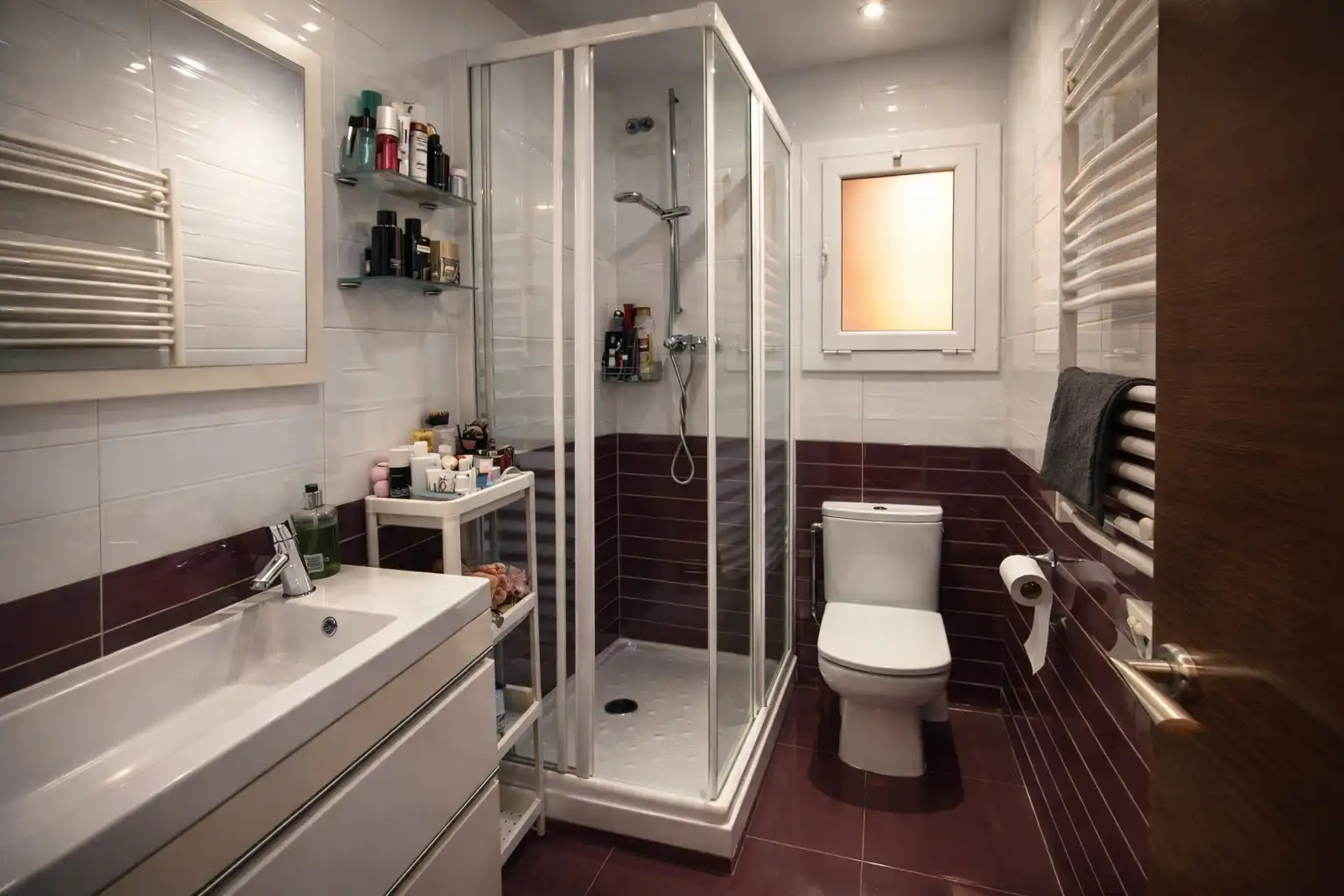Bathroom of Flat for sale in Cornellà de Llobregat  with Air Conditioner, Heating and Parquet flooring