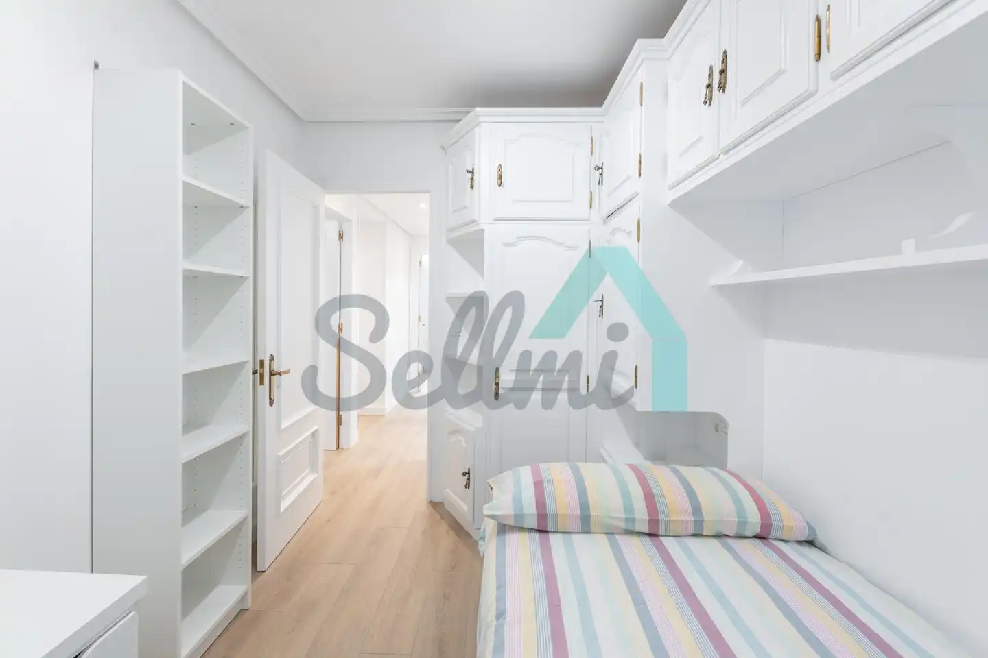 Habitación de Piso en venta en Oviedo  con Calefacción