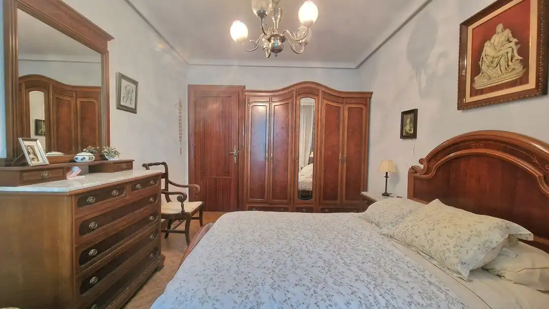 Habitación de Piso en venta en Donostia - San Sebastián  con Calefacción y Balcón