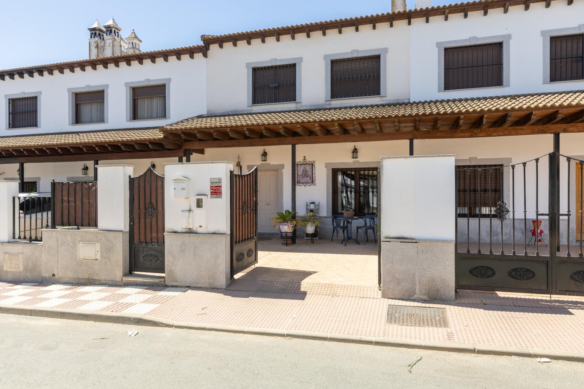 Vista exterior de Casa adosada en venta en Villamanrique de la Condesa con Aire acondicionado, Calefacción y Trastero