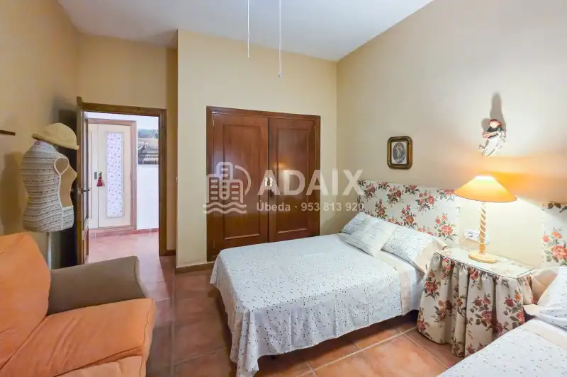Habitación de Finca rústica en venta en Úbeda con Terraza, Trastero y Balcón