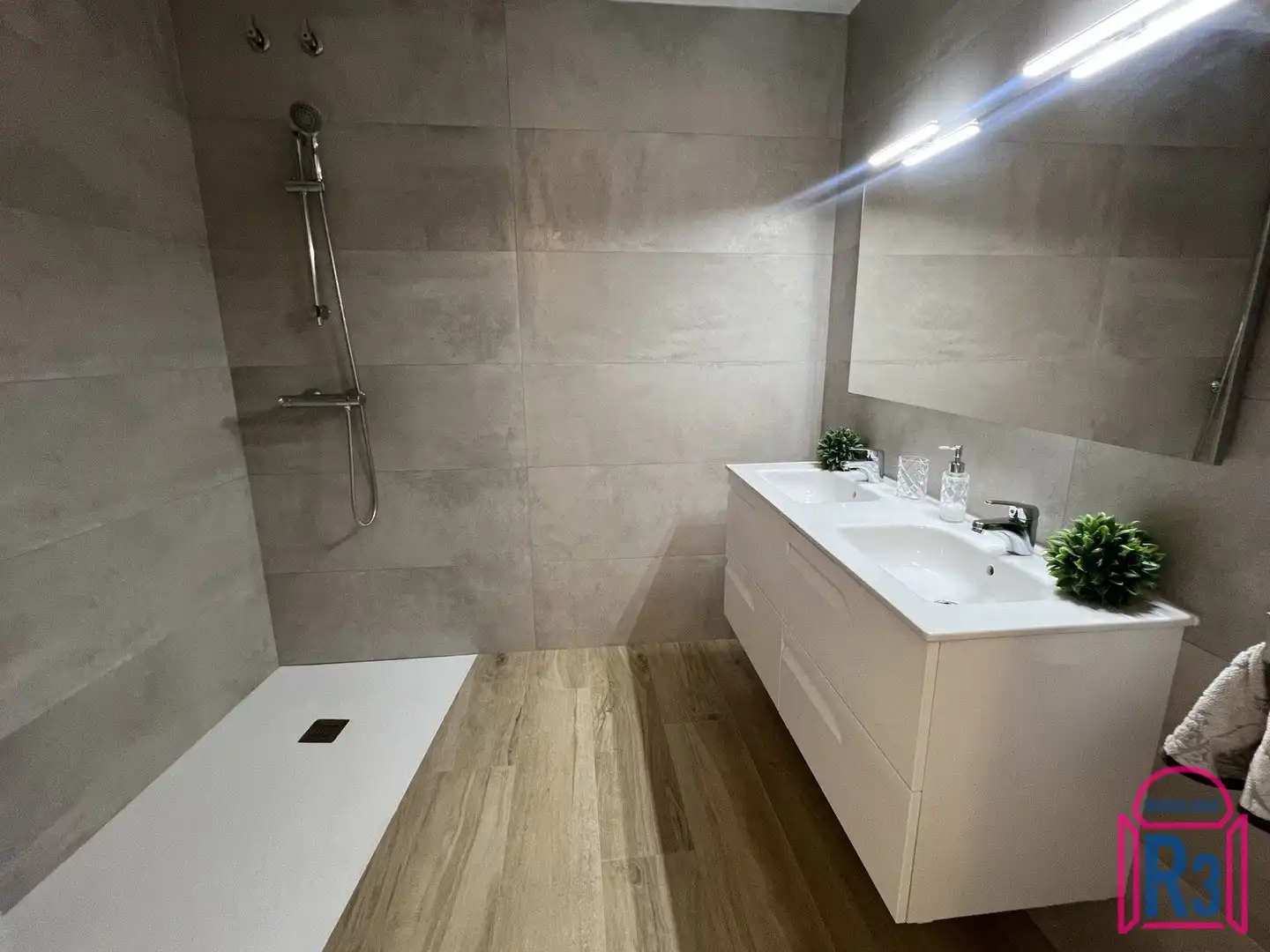 Bathroom of Apartments for sale in León Capital   with Heating, Terrace and Storage room