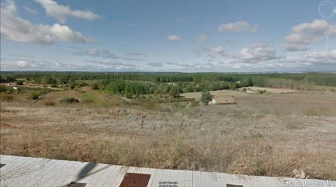 Parcela 15.6 de 447,09 m2, situada en la calle Malvasía, en urbanización El Bacillar, en Benavente, provincia de Zamora.