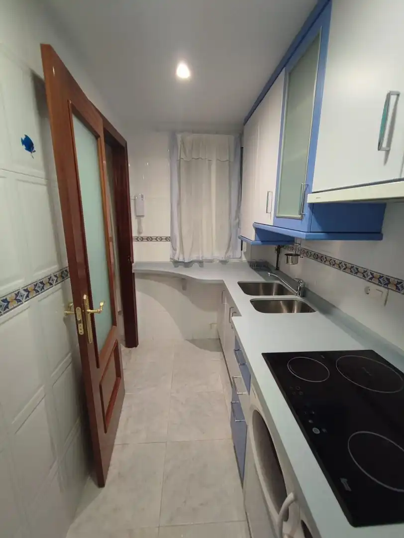 Cocina de Piso de alquiler en Sevilla con Aire acondicionado, Calefacción y Horno