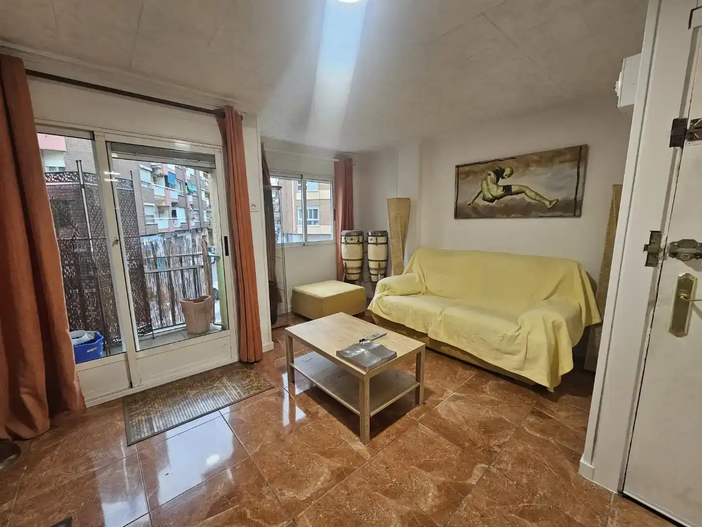 Living room of Flat for share in Torrent  with Air Conditioner, Furnished and Washing machine