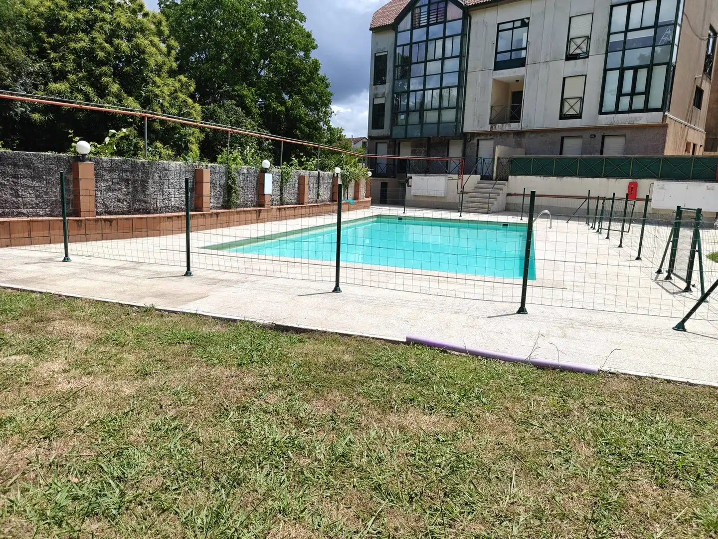 Schwimmbecken von Maisonette zum Verkauf in Ames mit Abstellraum, Möbliert und Gemeinschaftspool