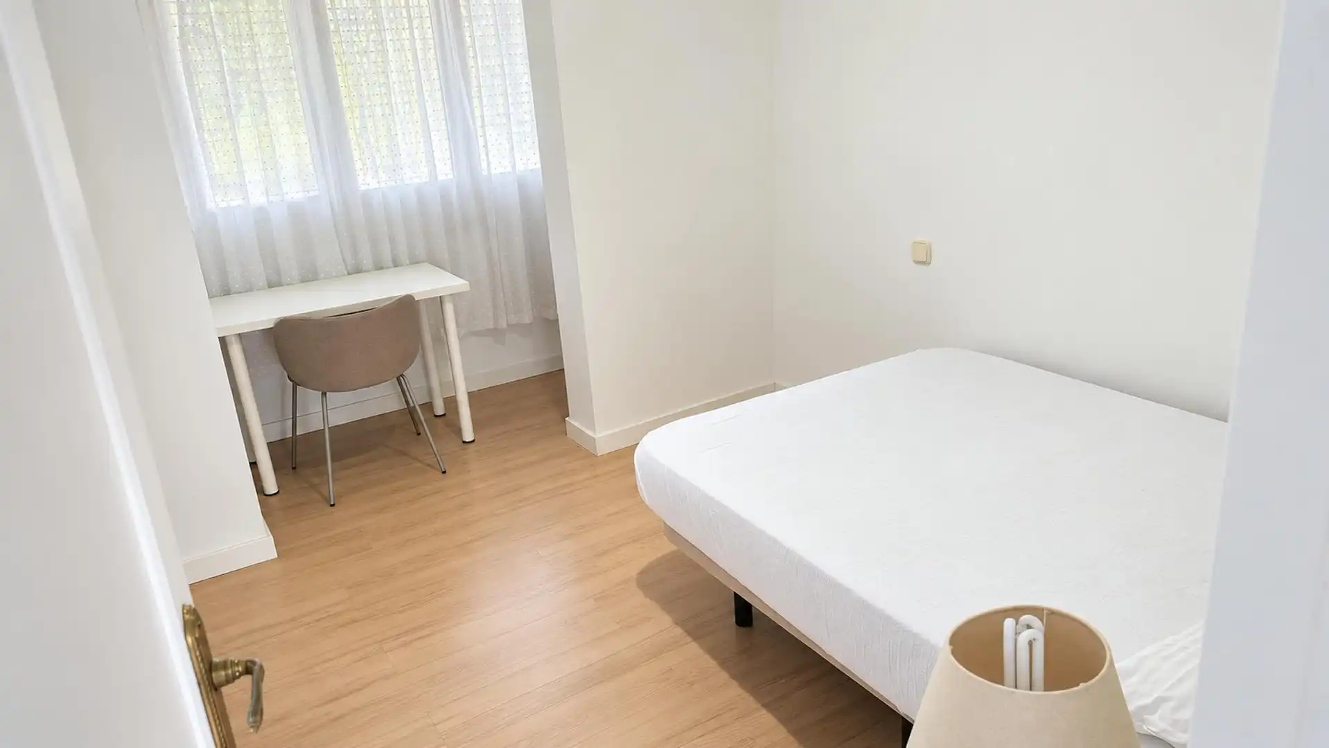 Schlafzimmer von Wohnung zur Miete in Madrid mit Heizung, Möbliert und Waschmaschine