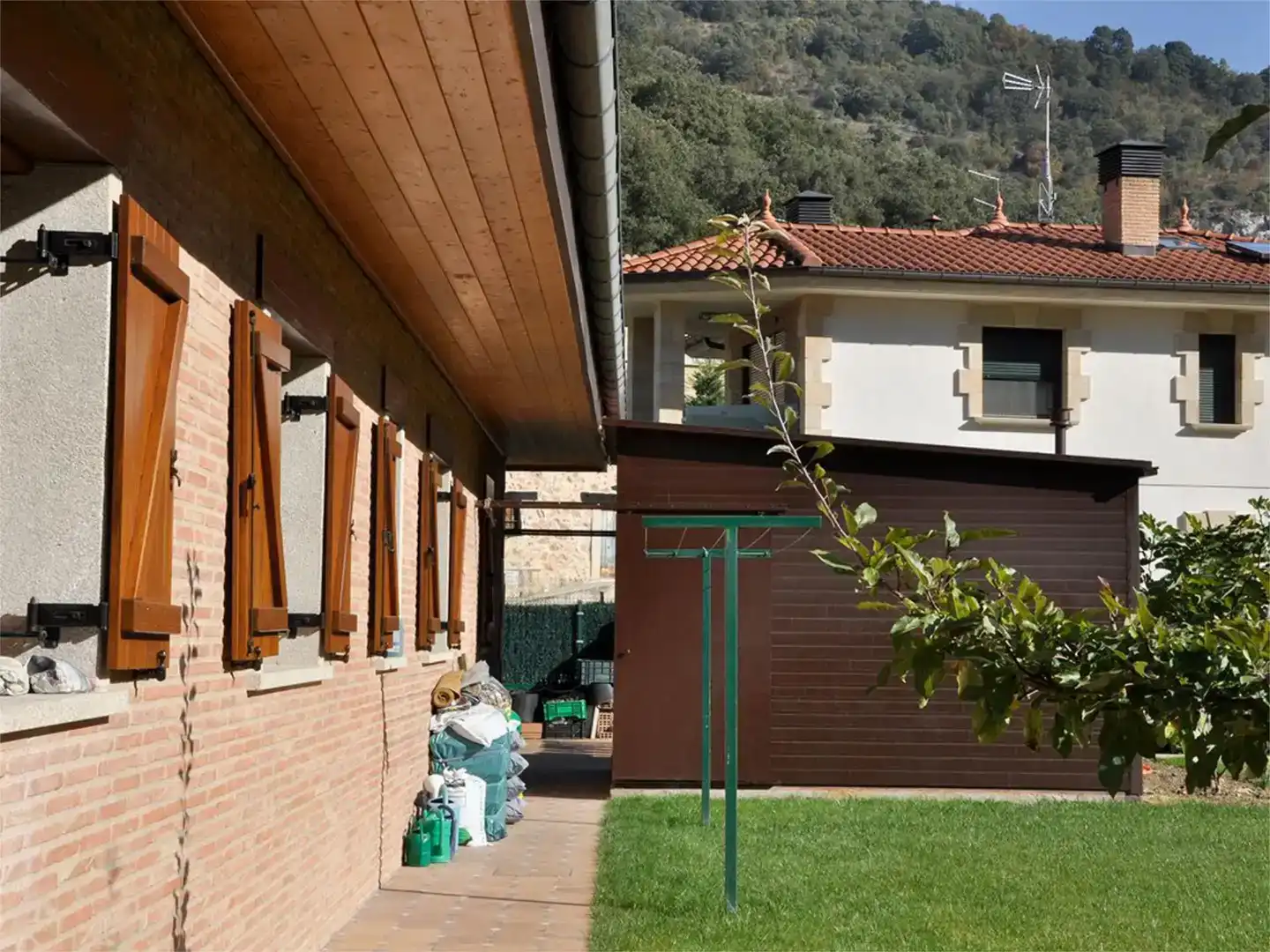 Vista exterior de Finca rústica en venda en Zambrana amb Jardí privat, Parquet i Moblat