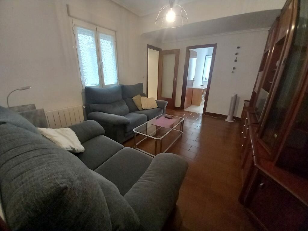 Sala d'estar de Pis de lloguer en  Logroño amb Calefacció i Moblat