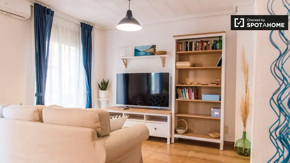 Living room of Flat for rent in Valencia  with Air Conditioner, Heating and Furnished