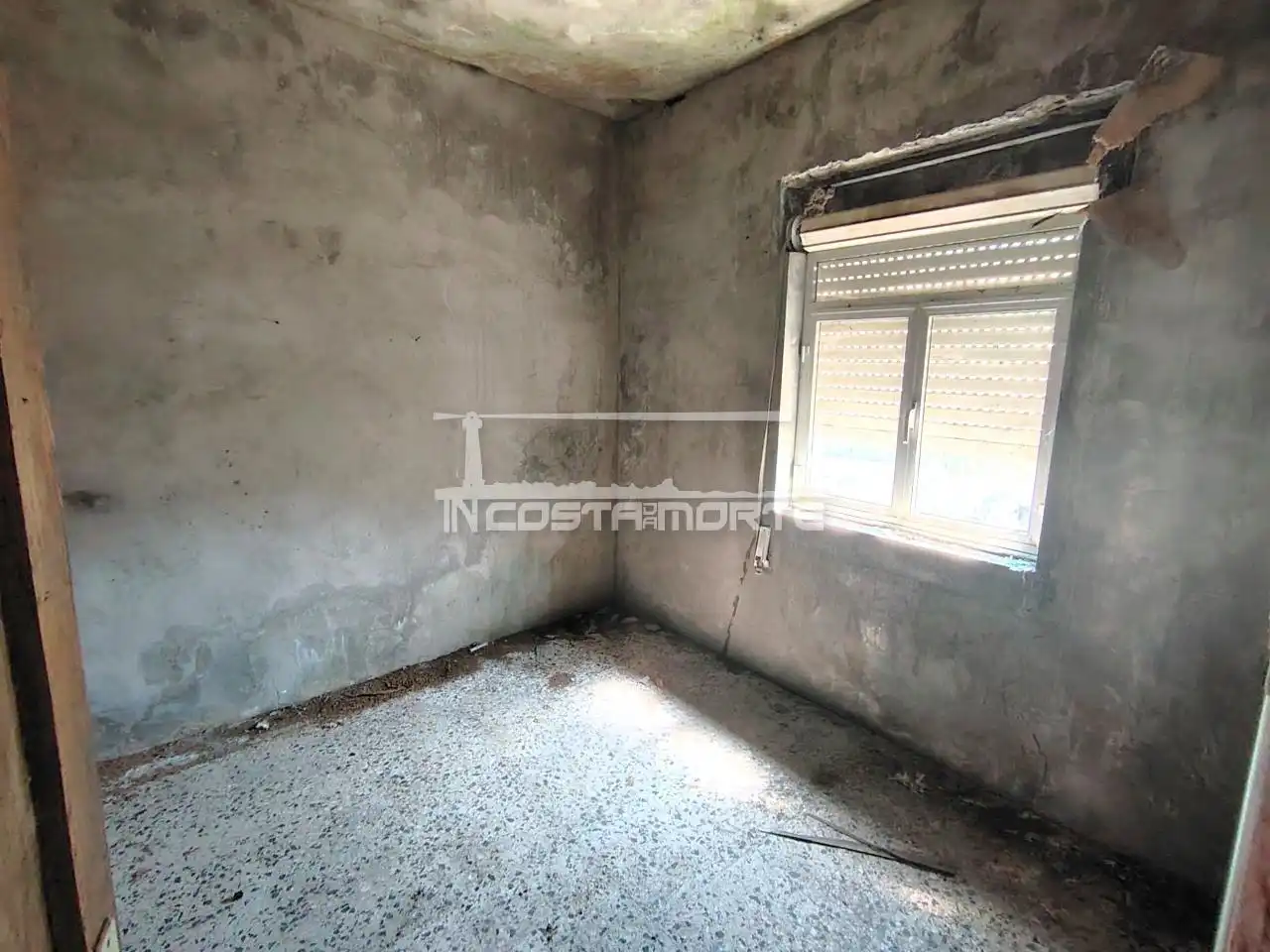Houses for sale in Cee  with Private garden