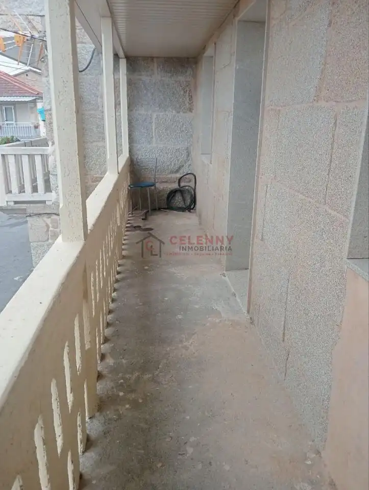 Einfamilien-Reihenhaus zur Miete in San Cibrao das Viñas mit Heizung und Balkon