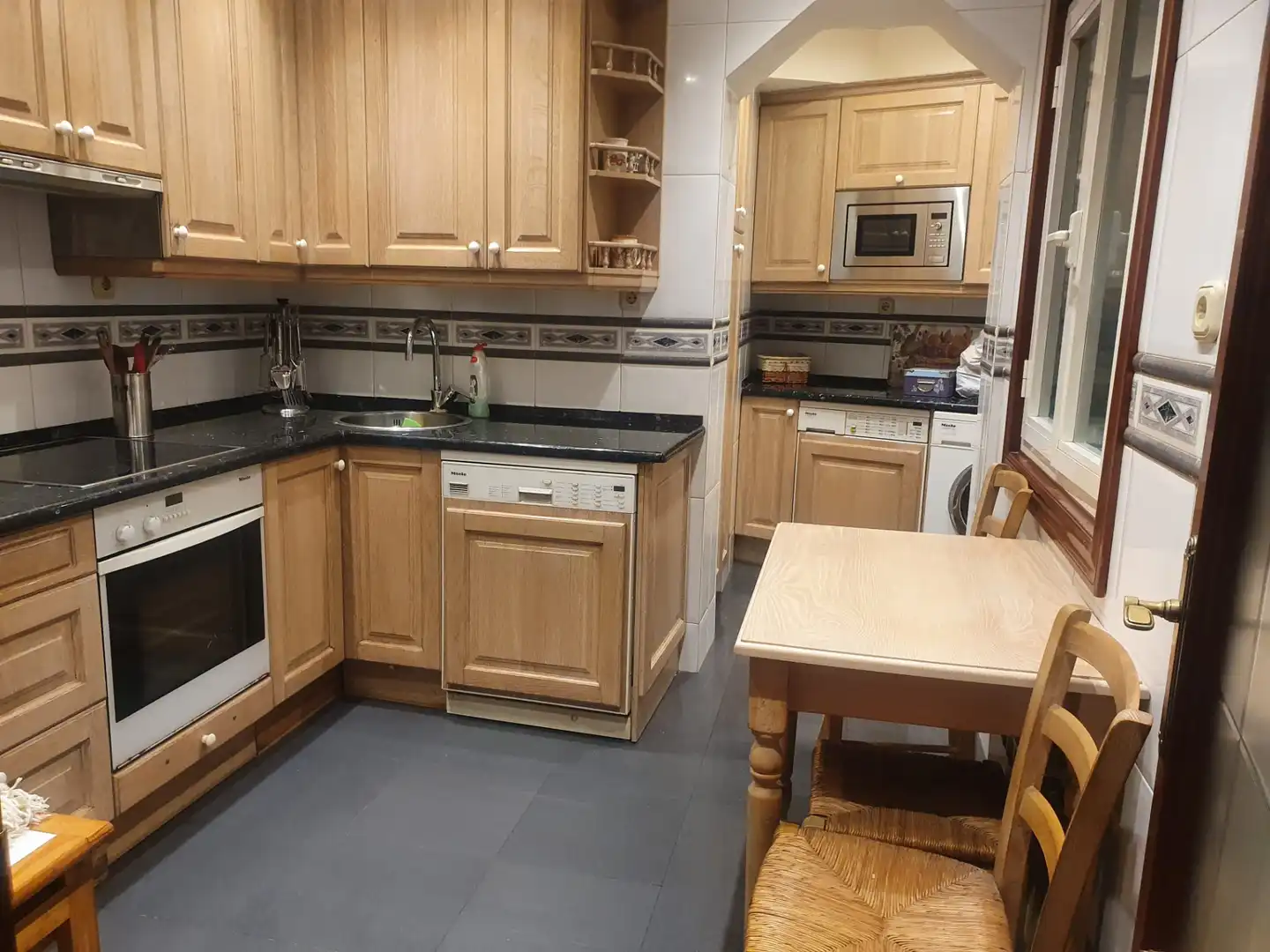 Kitchen of Flat for sale in Donostia - San Sebastián   with Heating, Parquet flooring and Balcony