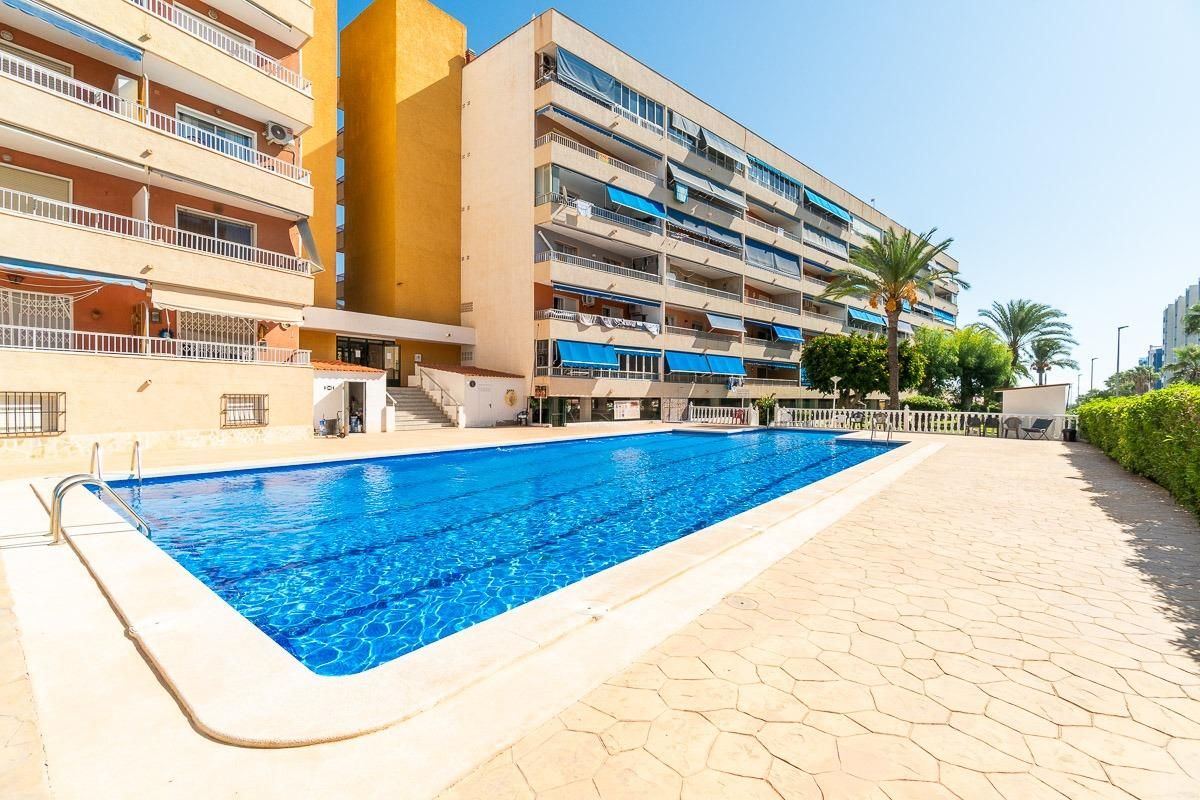 Piscina de Apartamento en venta en Torrevieja con Aire acondicionado, Jardín privado y Terraza