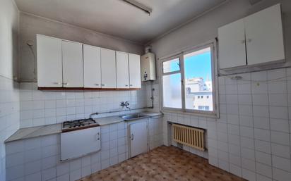 Cuina de Àtic en venda en Oviedo  amb Calefacció i Terrassa