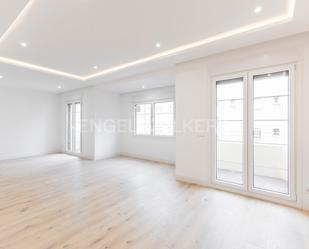 Exterior view of Apartment to rent in  Madrid Capital  with Air Conditioner, Heating and Terrace