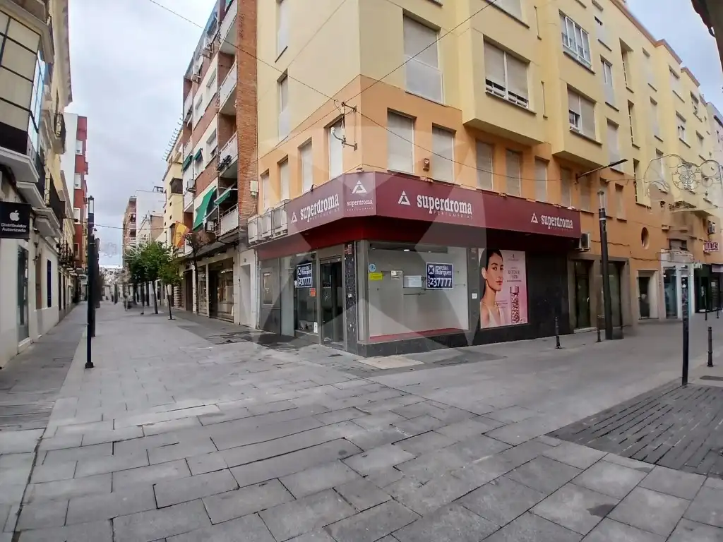 Local de alquiler en Calle Menacho, Casco Antiguo