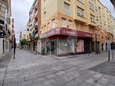 Local comercial de lloguer a Calle Menacho