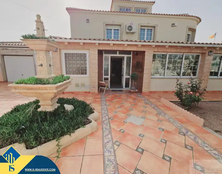 Villa avec piscine à vendre à Zona Carrefour - Urbanizaciones