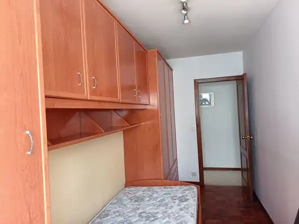 Dormitori de Pis en venda en Pontevedra Capital  amb Calefacció i Parquet