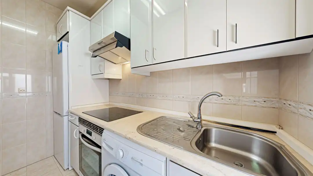 Küche von Wohnung zum Verkauf in Madrid mit Heizung, Terrasse und Abstellraum