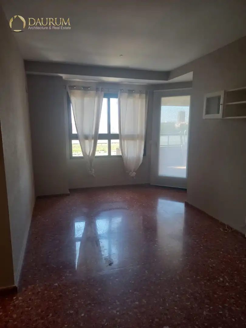 Bedroom of Flat for sale in Valencia  with Air Conditioner, Heating and Terrace