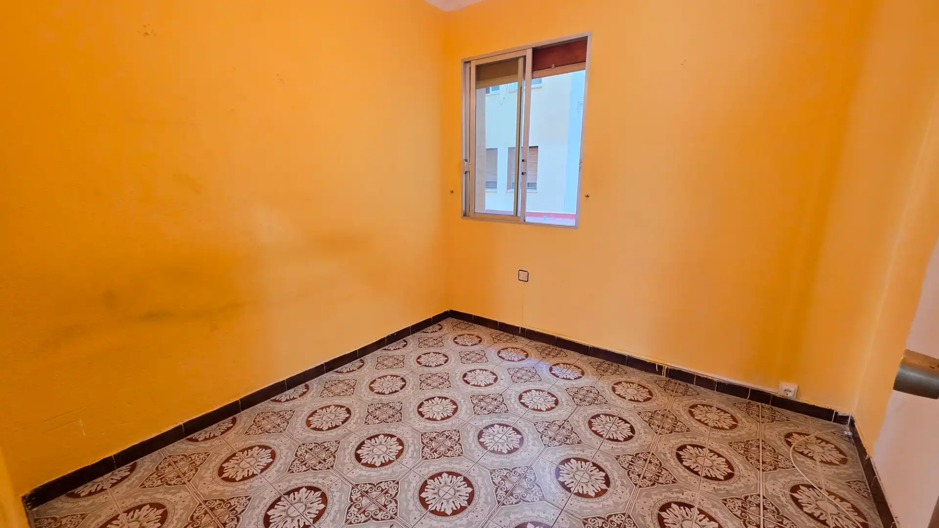 Wohnung zum Verkauf in Tarragona mit Klimaanlage, Heizung und Terrasse