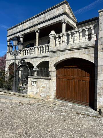 Casa-chalet en Venta en Calle Real en Revillarruz