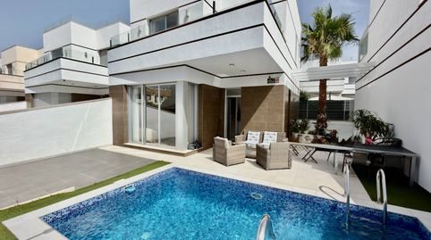 Elegante villa de 3 dormitorios con piscina privada a poca distancia de todos los serviciosEsta magniacutefica villa de 3 dormitor