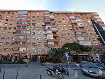 Pis amb balcó en venda a Avenida MARQUES DE MONTROIG 189
