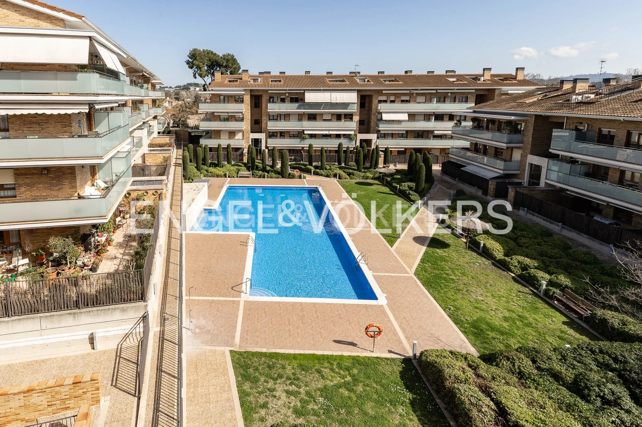 Swimming pool of Attic for sale in Sant Cugat del Vallès  with Air Conditioner, Heating and Parquet flooring