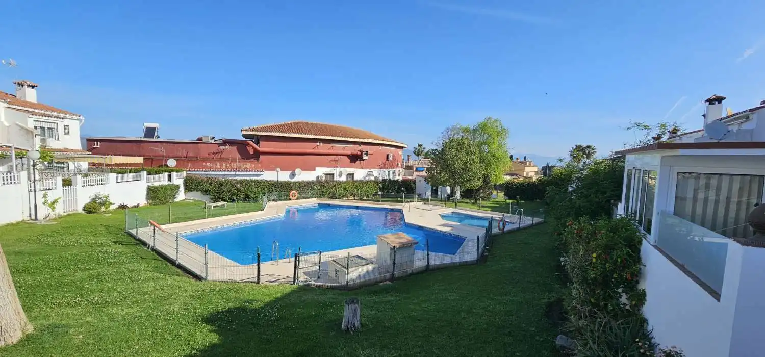 Piscina de Casa o xalet en venda en Alhaurín de la Torre amb Aire condicionat, Calefacció i Terrassa