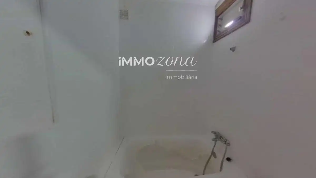 Bathroom of Apartments for sale in Cerdanyola
